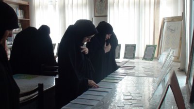 بازدید اعضای کانون پژوهشی مدرسه علمیه حضرت ولی عصر (عج) از قسمت پژوهشی مکتبة النرجس مشهد مقدس